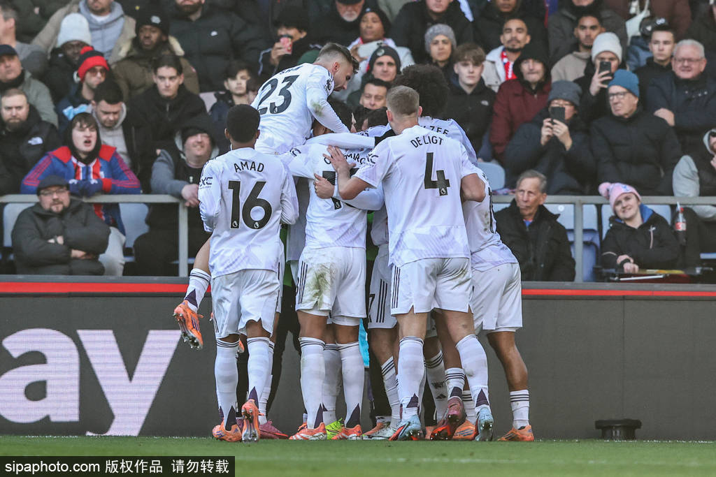 梅西小时候铃声响了不回教室，老师批评他：马拉多纳只有一个