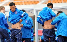 继C罗和小卢卡斯后，奥斯梅恩是第三位欧冠客场对贾府戴帽的球员