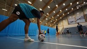 拉波尔塔的圣诞轻松时刻：巴萨主席的亲民魅力与未来布局